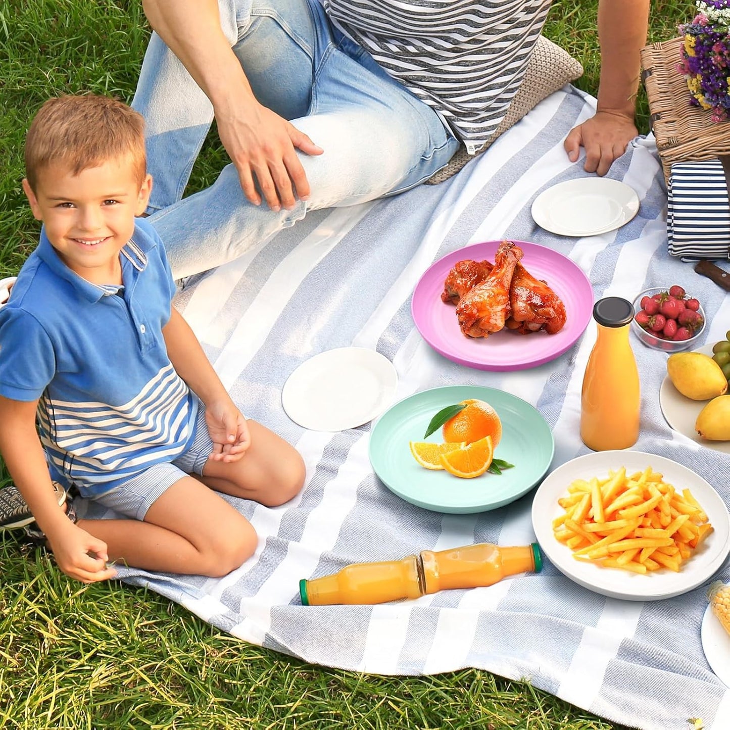 CyanCloud 8 Pcs Plastic Plates 10 Inch Large Reusable Dinner Plates Light Weight for Adult Children Dishwasher Safe Microwave 4 Deep Dumpling Bowls, 4 Flat Pizza Plates for Picnic, Camping, BBQ